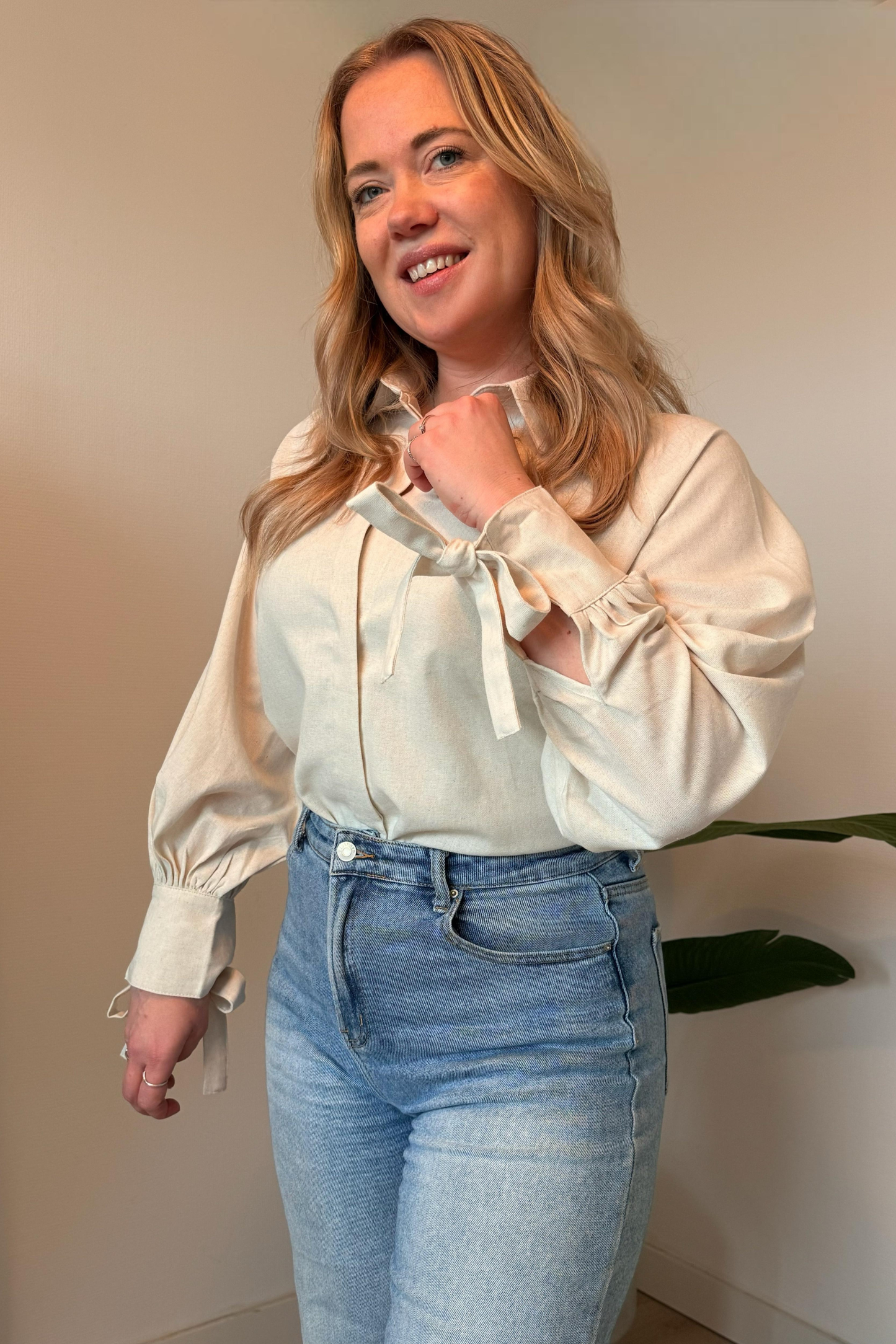 Linnen Mix Blouse met Strikdetail – Crème
